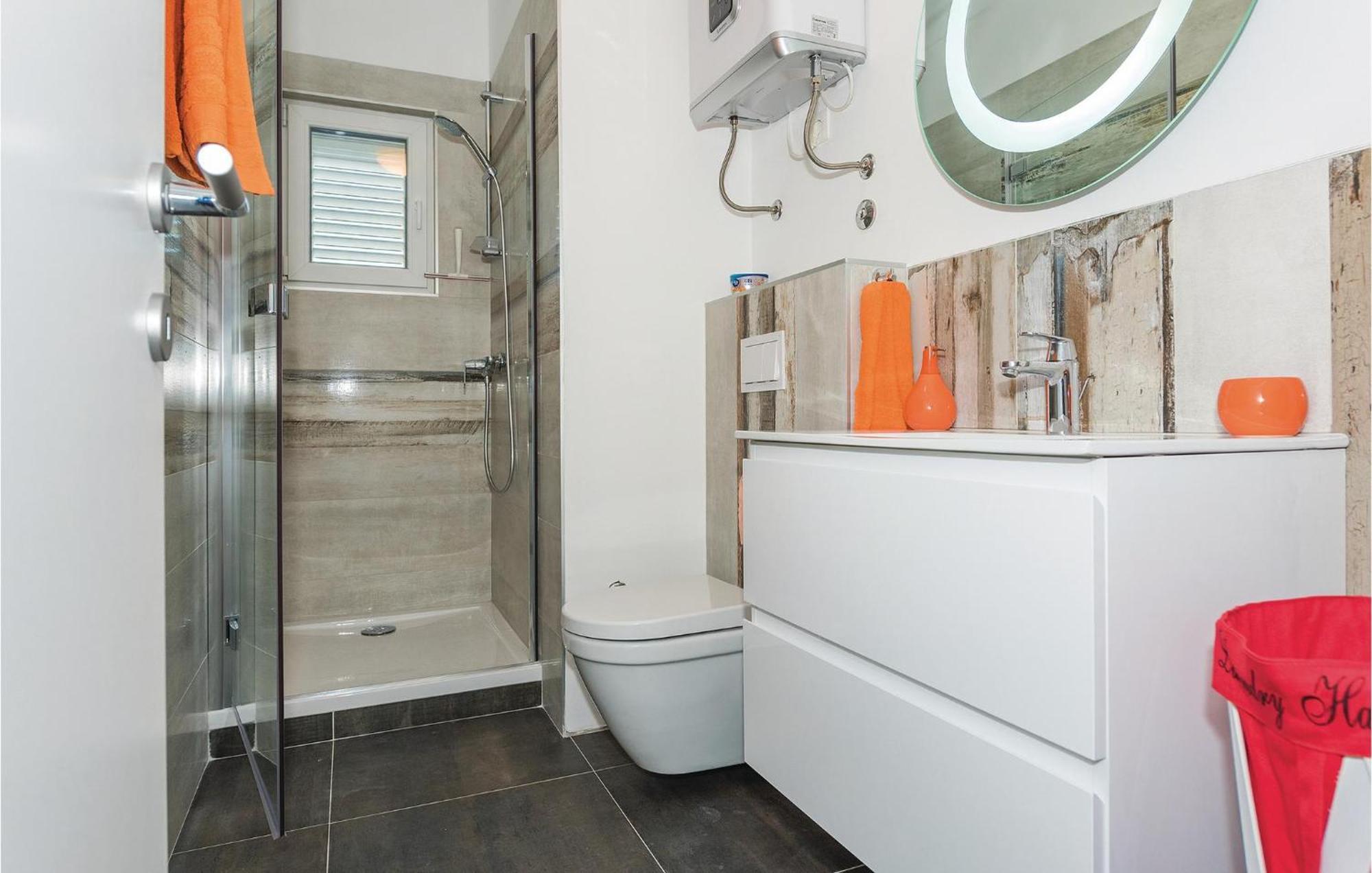 Cozy Apartment In Brodarica With Wifi Buitenkant foto
